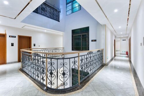 Haolong Hotel (Qionghai Yinhai Road Grain Street Branch)