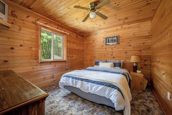 2 bedrooms, iron/ironing board, travel cot, WiFi