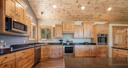 Little East Lake Escape, LODGE, SNOWMOBILE Paradise + FISHING, SNOWMOBILING, SKIING