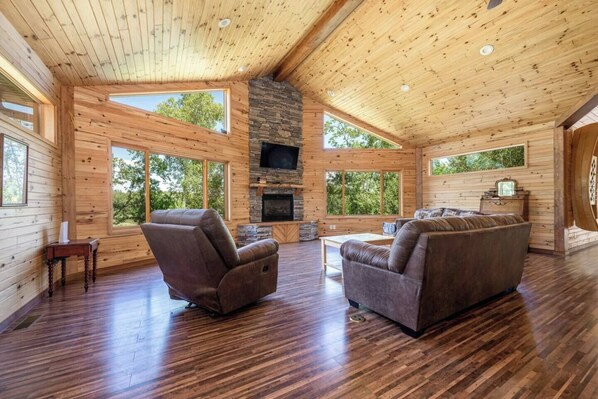 Smart TV, fireplace, DVD player