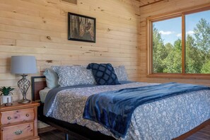 Schreibtisch, Bügeleisen/Bügelbrett, Reisekinderbett, kostenloses WLAN