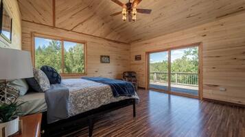 4 bedrooms, iron/ironing board, travel crib, free WiFi