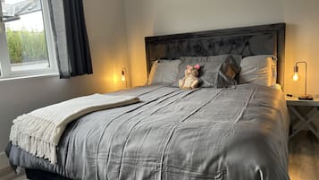 3 bedrooms, free WiFi, bed sheets