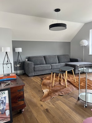 TV - Luxury Home on Valentia Island, Nightstown with sea view, Electric Car Charger (Valentia Island)
