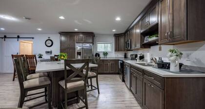 Little Buck Camp - Pet Friendly + Game Room