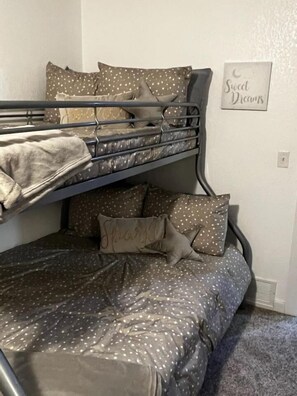 Fer et planche à repasser, accès au Wi-Fi (inclus)