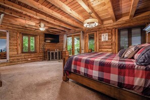 5 bedrooms, desk, iron/ironing board, free WiFi - The Hideaway on Little Jay | Log Home | (Cohasset)