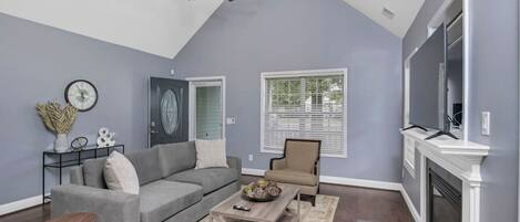 Télévision, cheminée