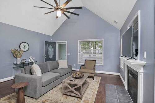 Spacious 4BR with Loft Bedroom