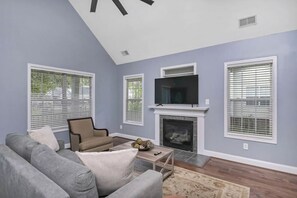 Televisión, chimenea