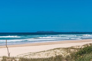 Una spiaggia nelle vicinanze