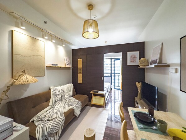 Smart TV - Wabi Sabi Style Top view of the pool amenities in Air Residences in Makati CBD (Makati)