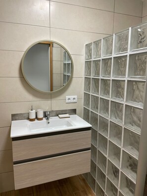 Shower, hair dryer, towels, soap - Sweet Home (Caniçal)