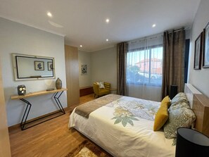 1 slaapkamer, een strijkplank/strijkijzer, wifi, beddengoed