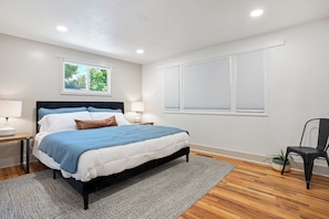 4 bedrooms, in-room safe, desk, travel cot