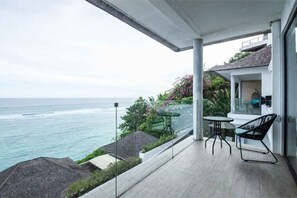 Outdoor dining - Spectacular OceanView 4BR PrivateBeach+Chef+Butler (Kecamatan Kuta Selatan)