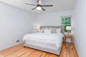 4 habitaciones, tabla de planchar con plancha, wifi y ropa de cama 