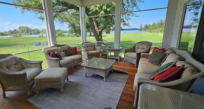 Goose landing Waterfront Delight! Lee Creek Farm is a vacation oasis!