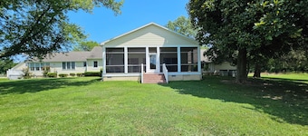 Goose landing Waterfront Delight! Lee Creek Farm is a vacation oasis!