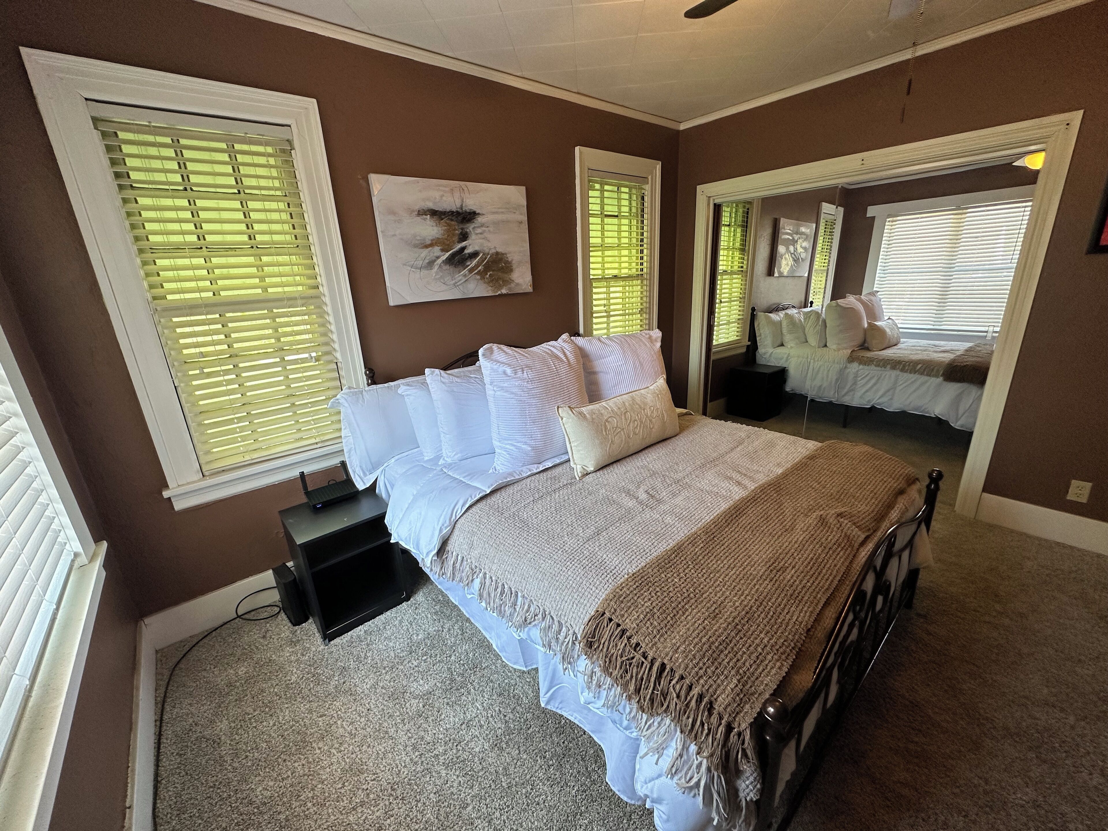 2 soverom, strykejern/-brett, reiseseng for barn og wi-fi (inkludert)