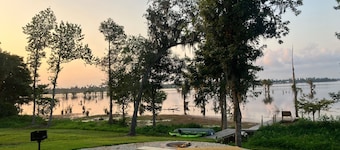 Lake Front Cottage with Kayaks, Dock, & EV Charger - Pet Friendly/Sleeps 4