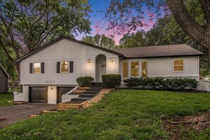 Exterior - Spacious & Updated Getaway! Pool & Hot Tub 10 Beds (Olathe)