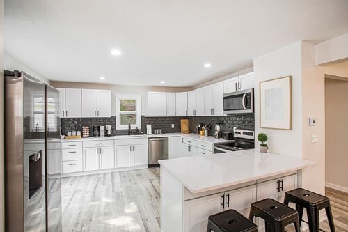 Spacious & Updated Getaway! Pool & Hot Tub 10 Beds