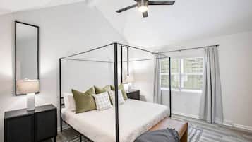 5 間睡房、書桌、熨斗/熨衫板、可攜式嬰兒床