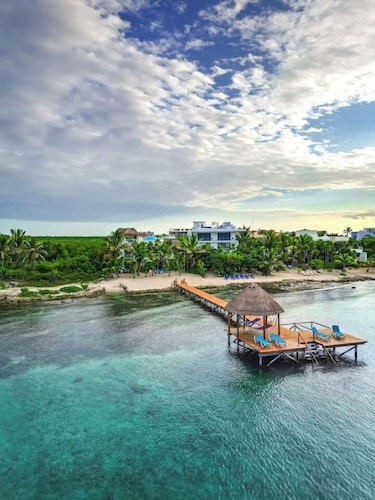 Gorgeous Oceanfront Villa w/ Private Pool & Dock