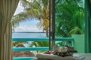 Interior - Gorgeous Oceanfront Villa w/ Private Pool & Dock (Tulum)