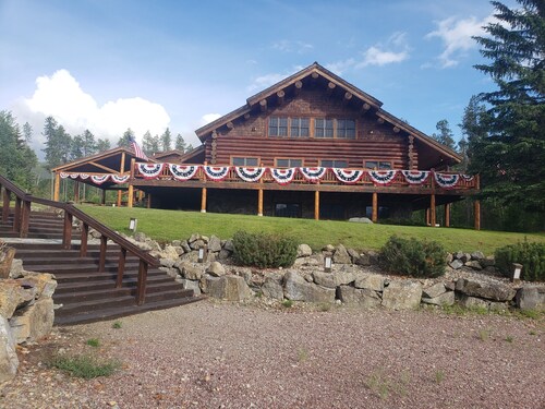 Casita 1, Tiny Home in Wood Area, 1 Mile From Glacier Entrance- 2 Guests