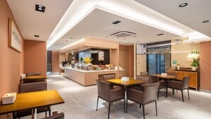 A modern hotel lobby with a central bar area, seating arrangements, and a reception desk. - Jinjiang Inn (Xinyi Zhongwu Road) (Xinyi)