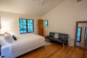 1 slaapkamer, een strijkplank/strijkijzer, gratis wifi, beddengoed