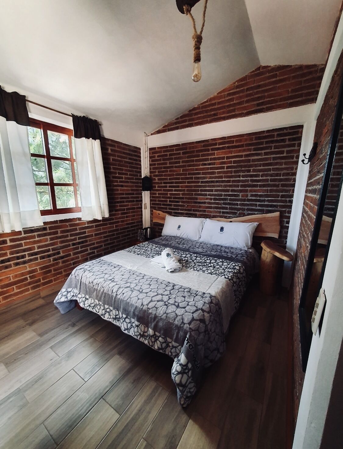 เบสิกเคบิน, ระเบียง, วิวภูเขา | 1 ห้องนอน, ผ้านวมขนเป็ด, Wi-Fi ฟรี