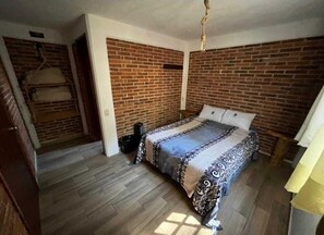 1 bedroom, down comforters, free WiFi