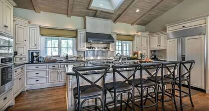 The Magnolia Manor :: Picturesque French Wine Country Estate - Great Location!