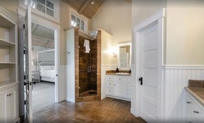 5 Schlafzimmer, Bügeleisen/Bügelbrett, kostenloses WLAN, Bettwäsche