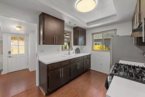 Fridge, microwave, oven, stovetop - Cali-Craftsman - 3BR -  Central - New Backyard - AC (San Diego)