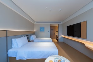A hotel room with two beds, a TV mounted on the wall, and a small table with toiletries. - Ji Hotel Hangzhou Jiaogong Road (Hangzhou)