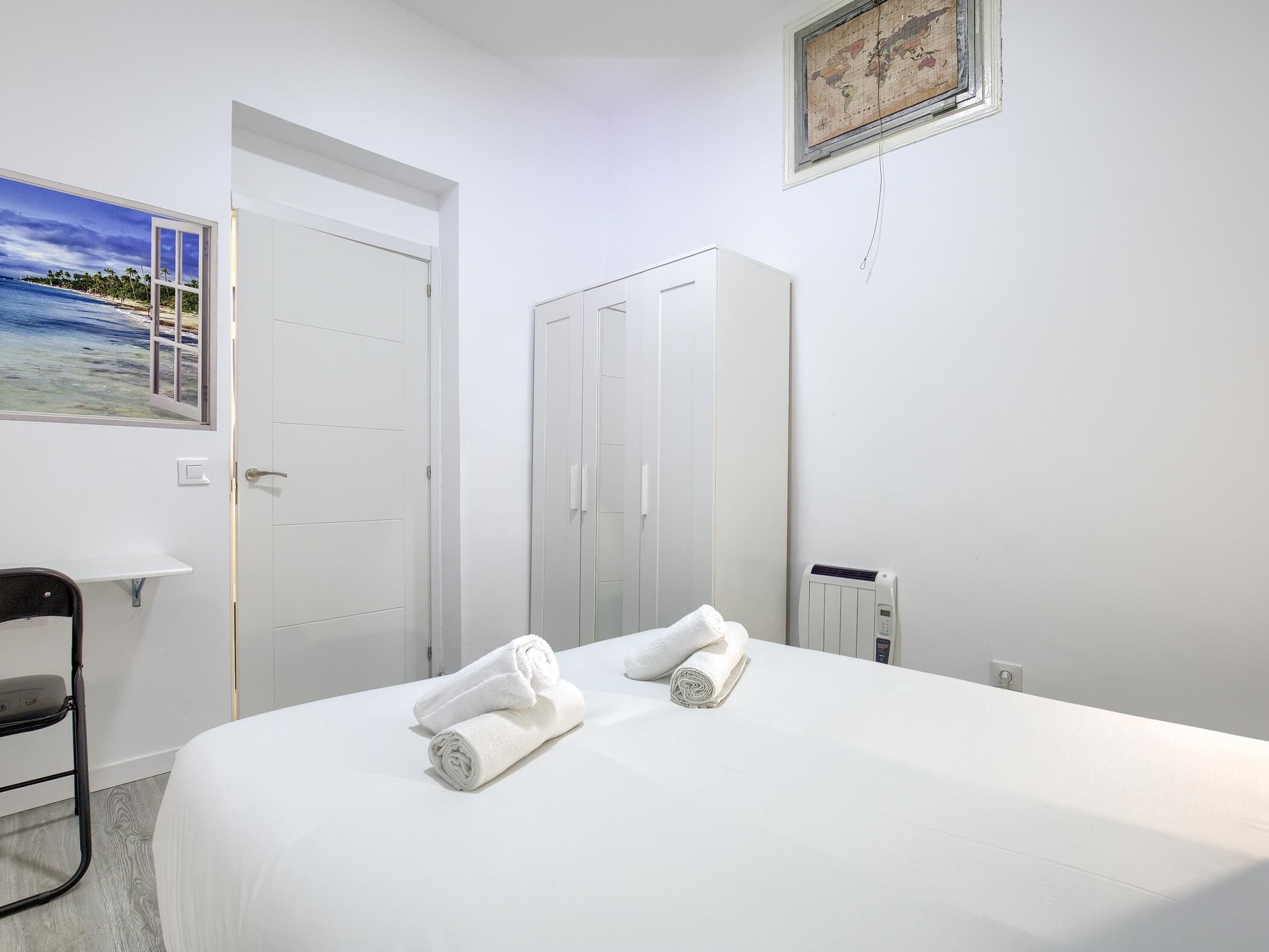 2 chambres, fer et planche à repasser, Wi-Fi, draps fournis