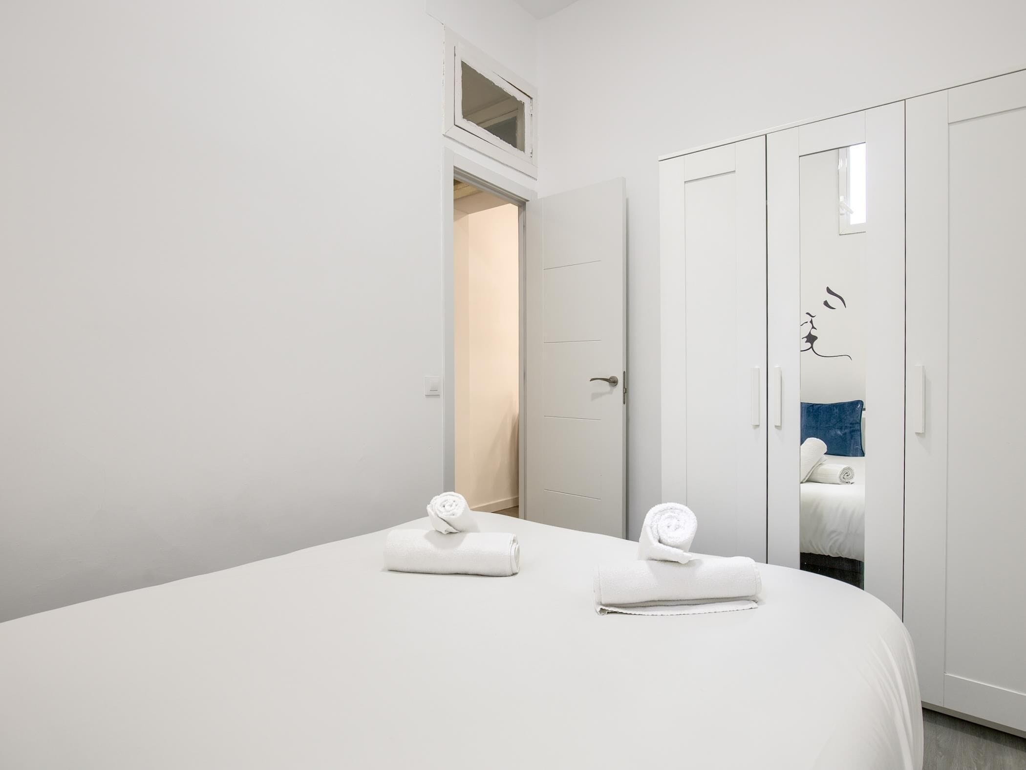 2 dormitorios, tabla de planchar con plancha, wifi y ropa de cama