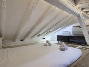 1 chambre, fer et planche à repasser, accès Internet, draps fournis