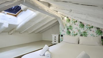 1 slaapkamer, een strijkplank/strijkijzer, internet, beddengoed