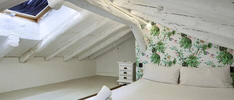 1 غرفة نوم ومكواة/لوح كي وخدمة الإنترنت وملاءات أسرّة