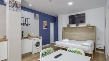 1 slaapkamer, een strijkplank/strijkijzer, wifi, beddengoed