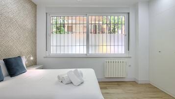 1 slaapkamer, een strijkplank/strijkijzer, wifi, beddengoed