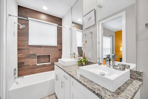 Combined shower/tub, hair dryer, towels
