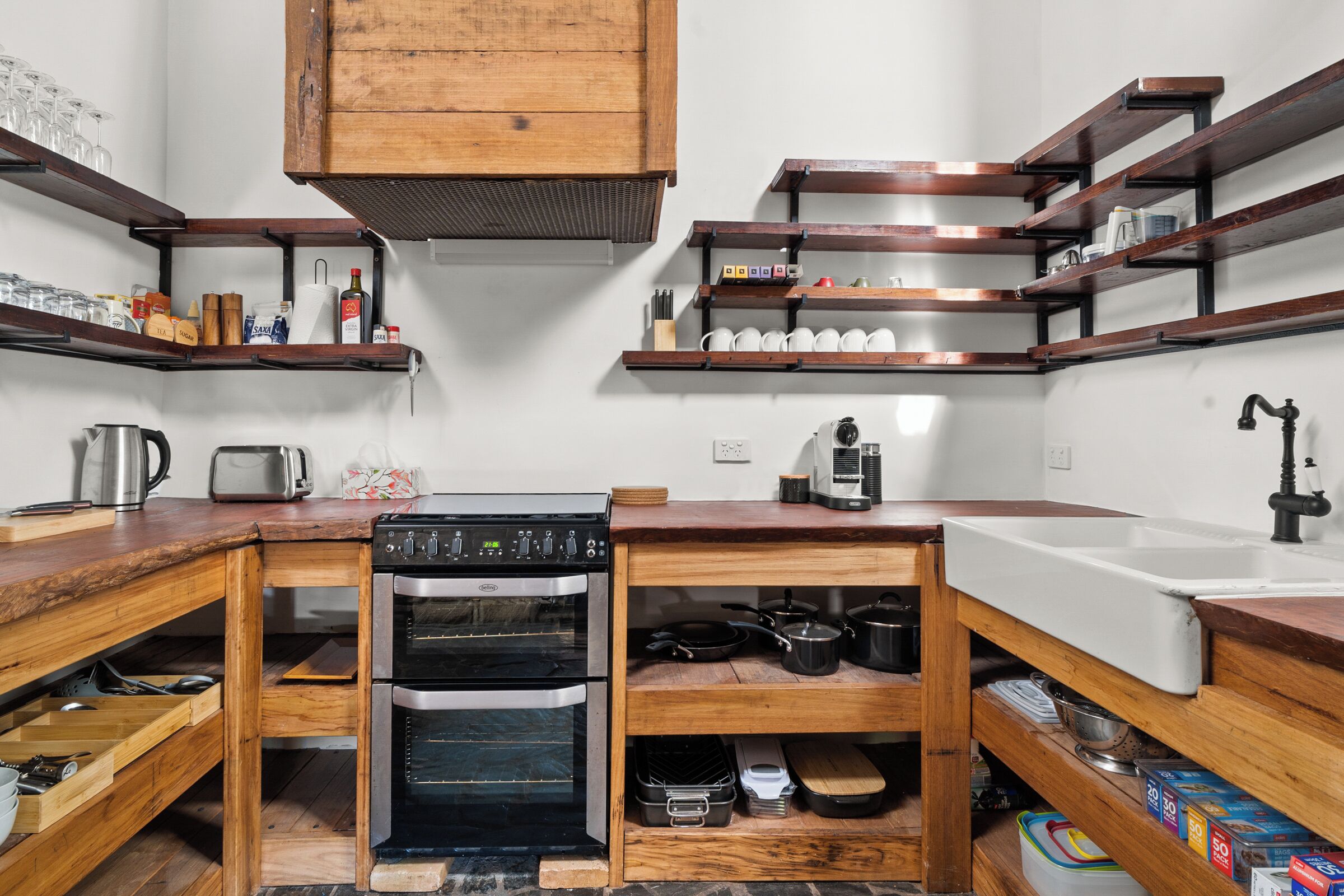 Fridge, oven, coffee/tea maker, electric kettle