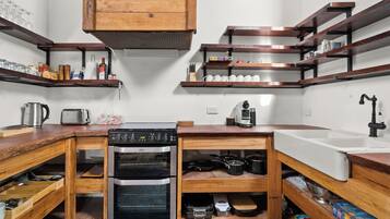 Fridge, oven, coffee/tea maker, electric kettle