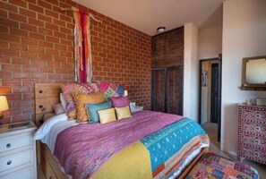 2 chambres, coffres-forts dans les chambres, Wi-Fi, draps fournis